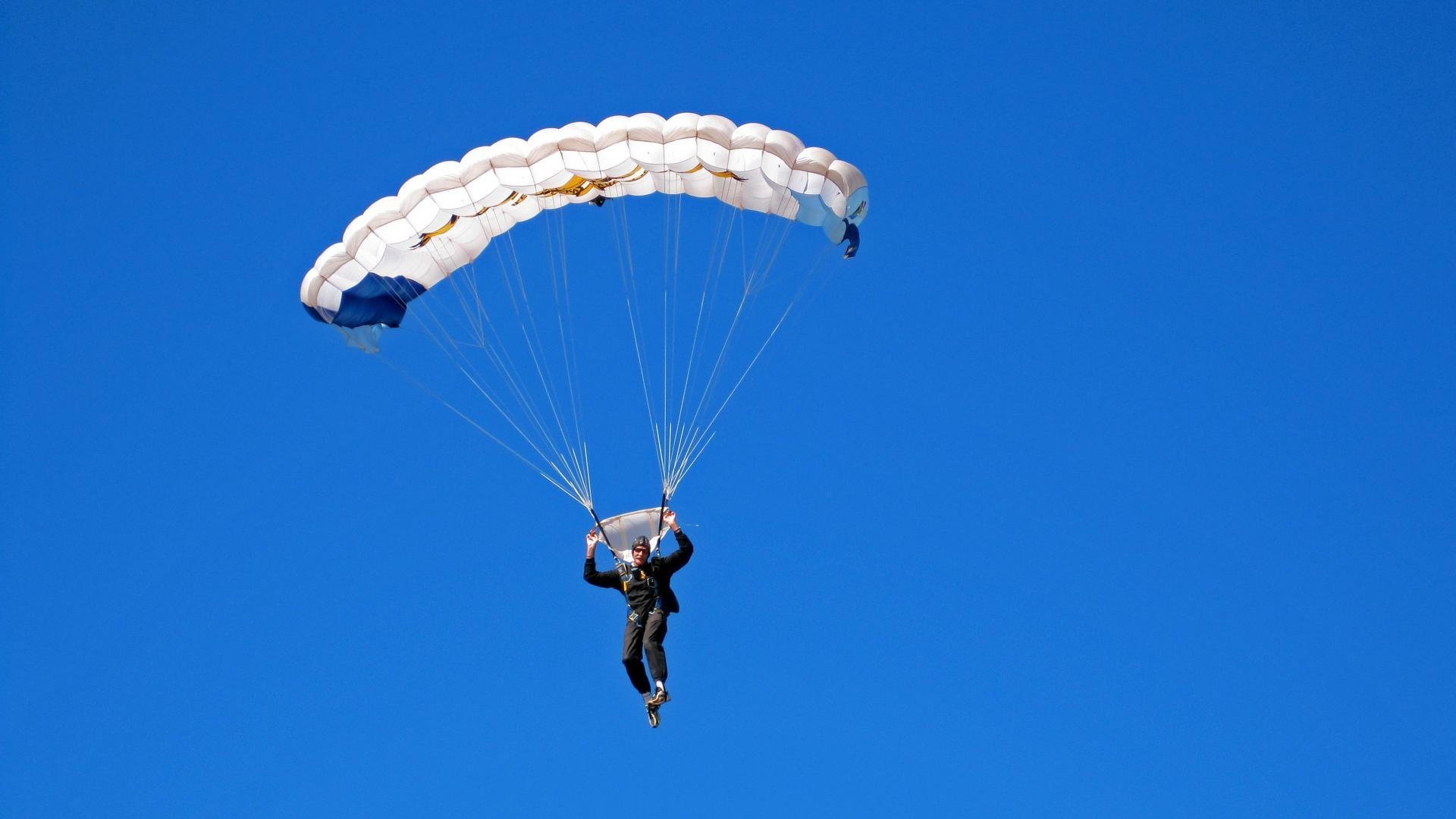 乔治·巴尔：凭借他的精准判断，全黑队进攻和防守能够无缝对接