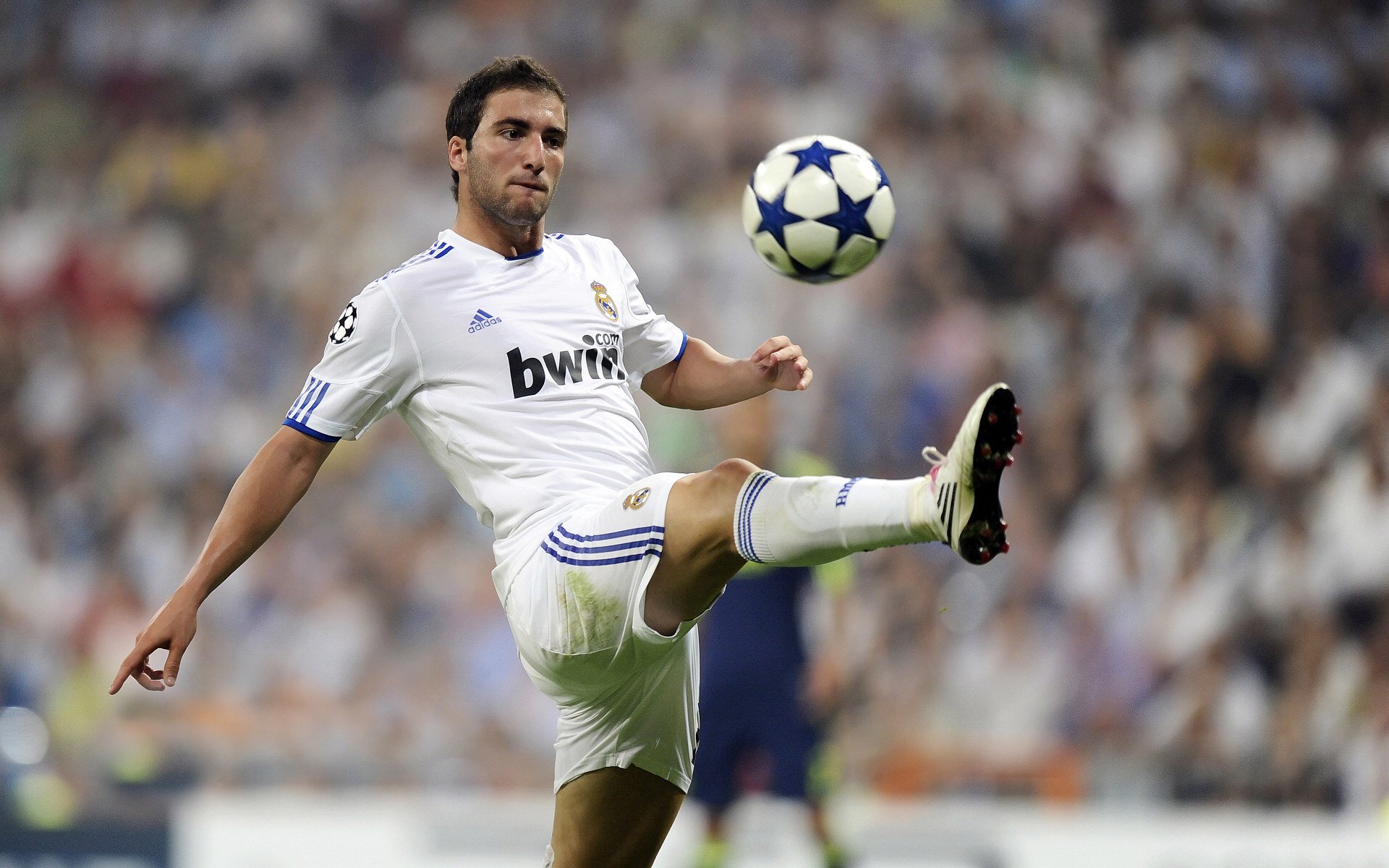 乔治·巴尔：凭借他的精准判断，全黑队进攻和防守能够无缝对接