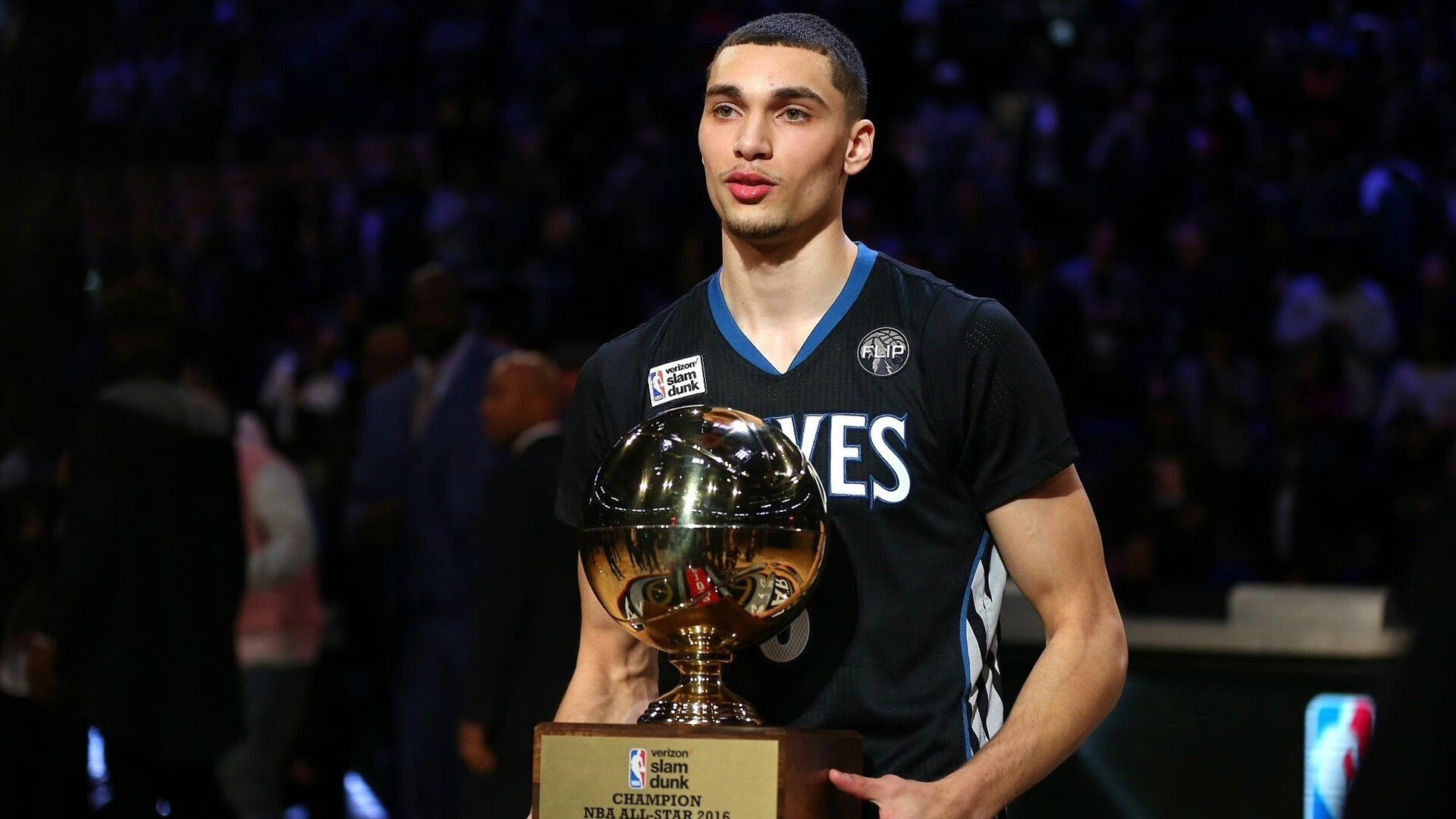 尼尔·巴特尔在防守端的表现，帮助袋鼠队立足橄榄球冠军赛，巴特尔防守奥尼尔视频